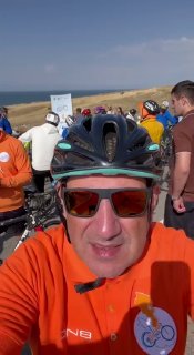 Участники велопробега с Пашиняном на улицах Чаренцавана