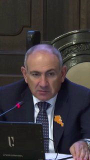 Никол Пашинян выступает в Чаренцаване на встрече с жителями