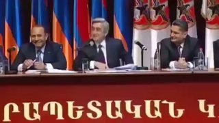 Эдгар Казарян в президиуме в Чаренцаване рядом с Сержем Саргсяном