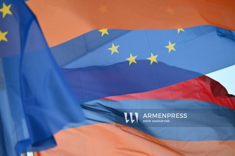 Никол Пашинян выступает в парламенте Армении