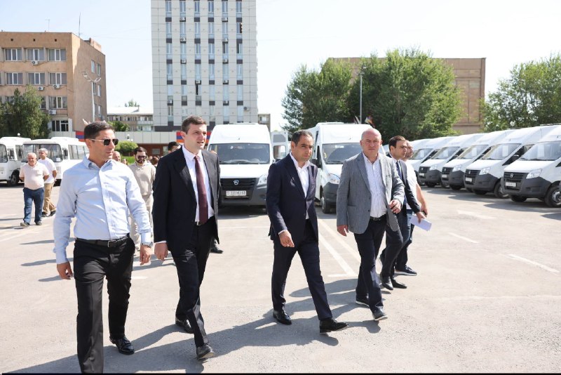 Новые автобусы для Араратской области: министр Худатян совершил пробную поездку в Арташате