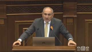 Никол Пашинян выступает с заявлением о церкви в Чаренцаване