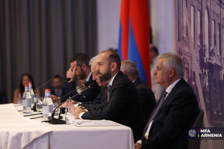 Министр иностранных дел Арарат Мирзоян выступил в Гюмри, обозначив внешнеполитические приоритеты