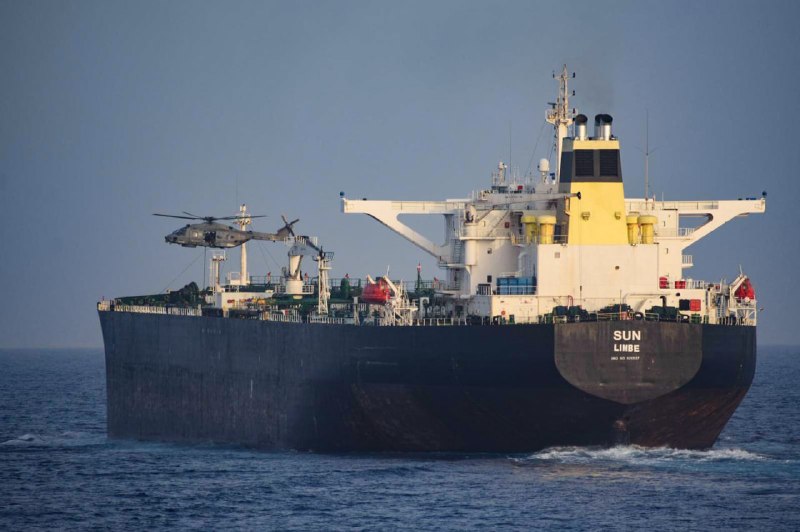 Танкер MV SUN в Средиземном море во время досмотра силами EUNAVFOR MED IRINI