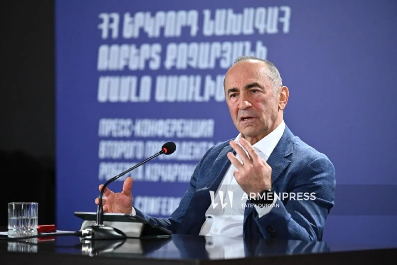 Сотрудники Антикоррупционного комитета проводят обыск в доме, связанном с Робертом Кочаряном, Чаренцаван