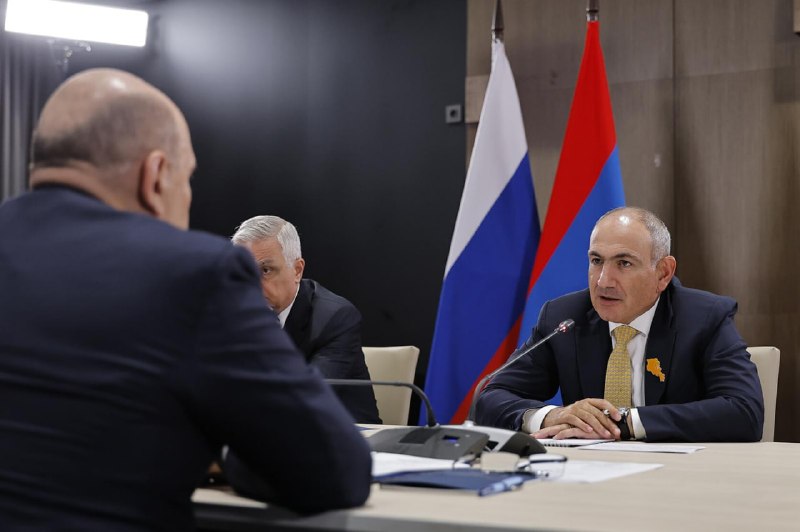 Никол Пашинян и Михаил Мишустин на встрече в Екатеринбурге