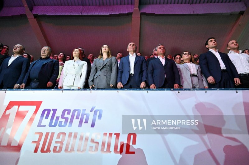 Заседание блока «Армения» с представителями из Чаренцавана
