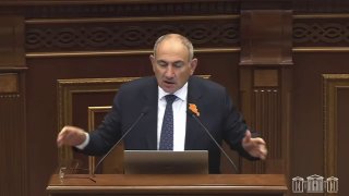 Никол Пашинян выступает с заявлением об ОДКБ в Чаренцаване
