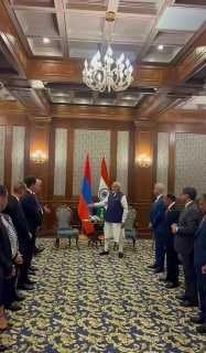 Никол Пашинян и Нарендра Моди на встрече в Бишкеке