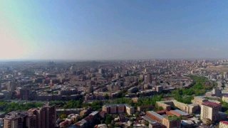 Здание правительства Армении в Ереване, объявление о новых программах с 1 июля
