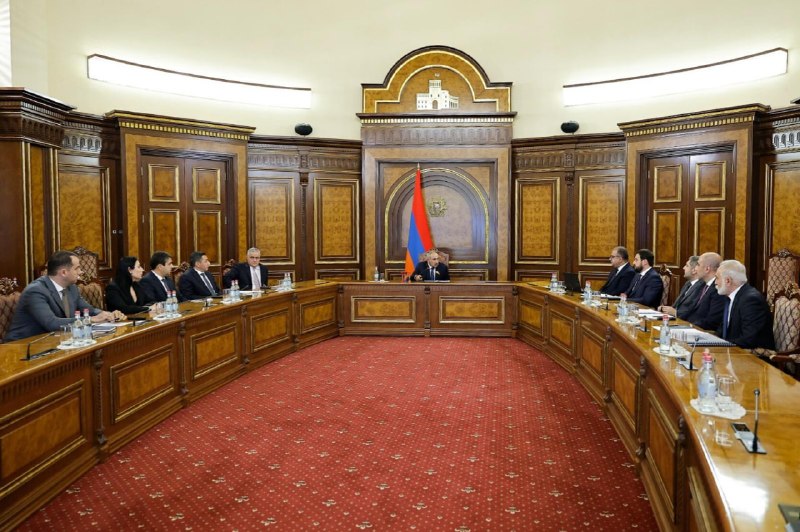 Совещание под председательством Никола Пашиняна по строительству Сквера жизни в Ереванском ботаническом саду