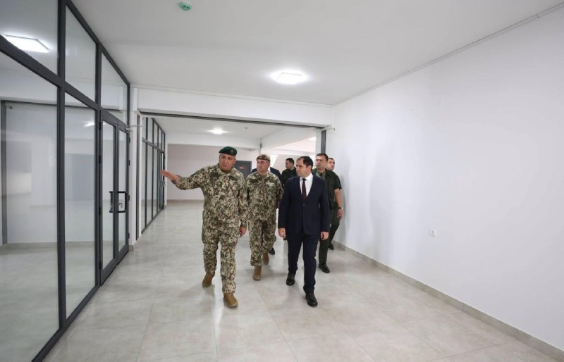 Церемония открытия корпуса штаба учебного центра в Чаренцаване с участием министра обороны