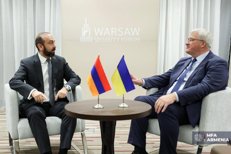 Глава МИД Армении Арарат Мирзоян и министр иностранных дел Украины Андрей Сибига обсудили вопросы в телефонном разговоре