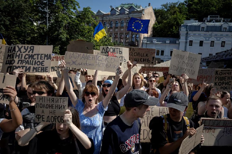 Протесты в Киеве после увольнения министра обороны Украины Федорова