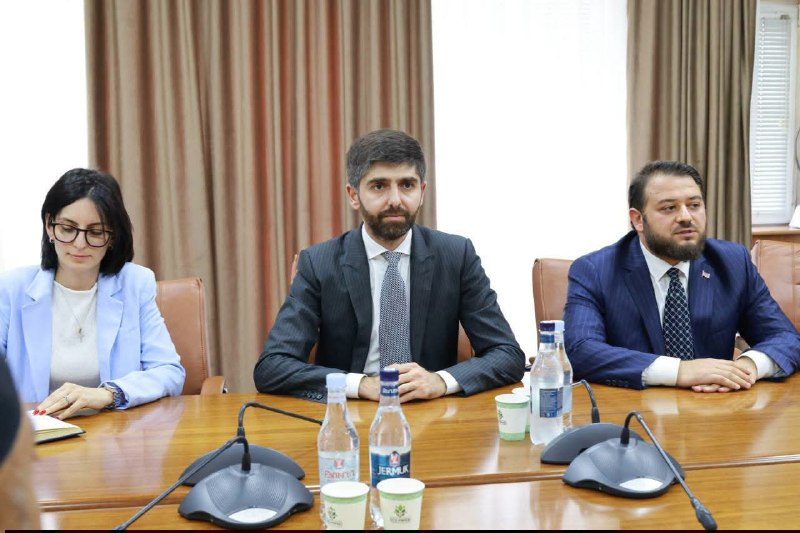 Встреча замминистра экономики Армении Армана Ходжояна с делегацией ОАЭ по экспорту овощей и цветов