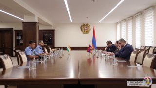 Встреча Сурена Папикяна с индийской делегацией в Чаренцаване