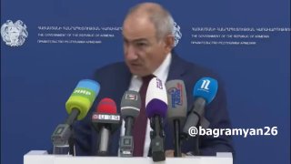 Никол Пашинян выступает на встрече в Чаренцаване