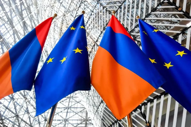 Никол Пашинян выступает в парламенте Армении