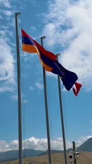 Никол Пашинян на строительстве Вединского водохранилища в Араратской долине