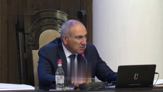Никол Пашинян выступает на встрече с избирателями в Чаренцаване